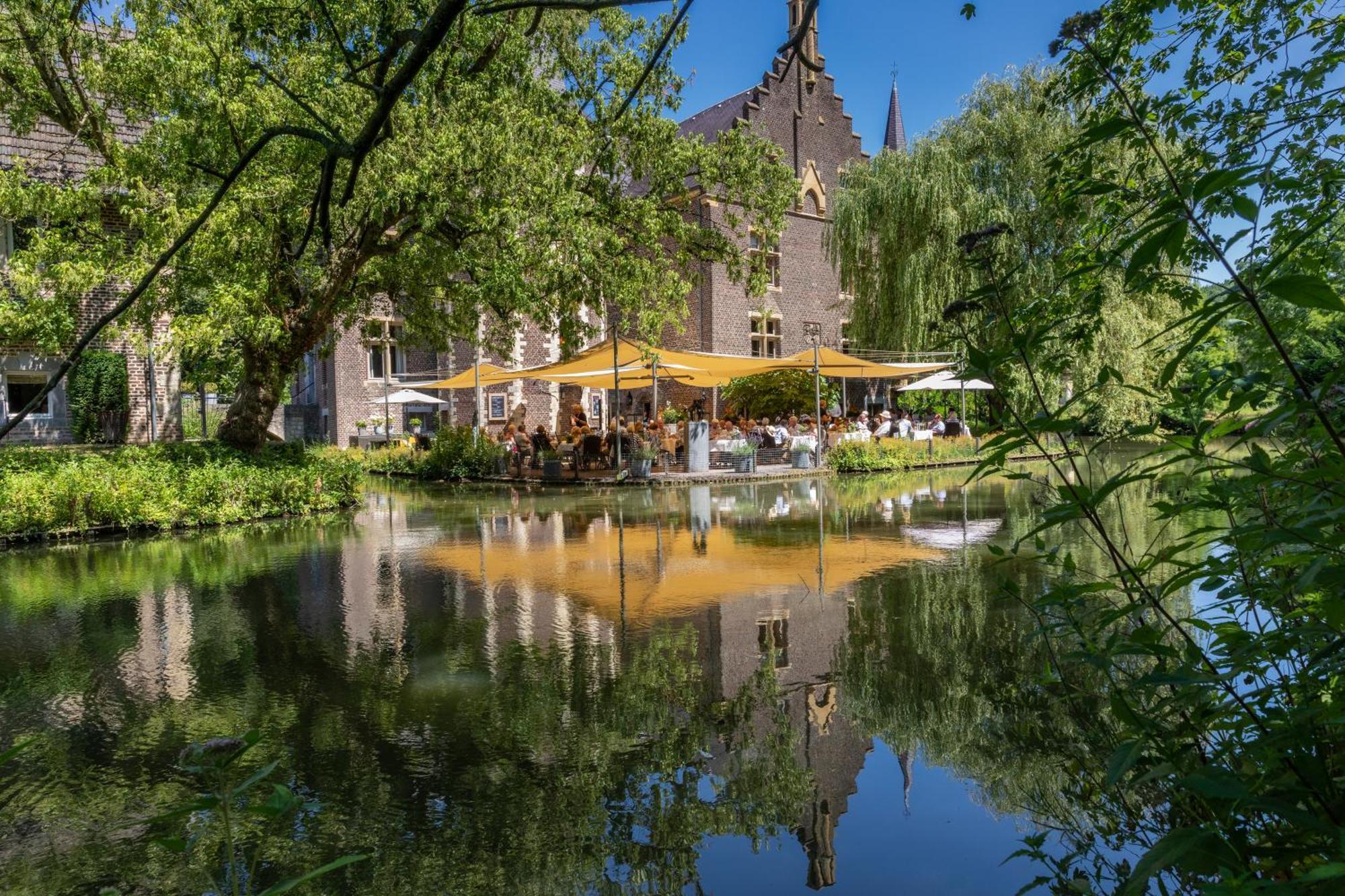 Van Der Valk Hotel Kasteel Terworm Heerlen Exterior foto